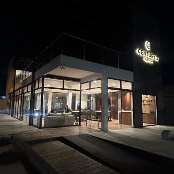 CENTURY 21 Signature